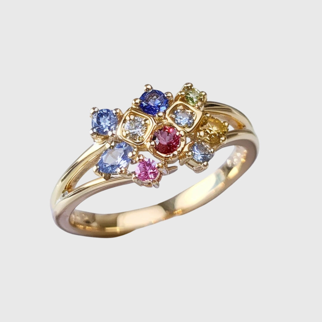 Anillo de oro con cristal de color