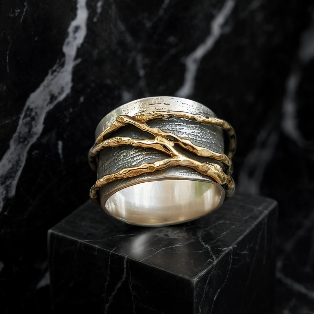 Anillo de hilo de plata y oro