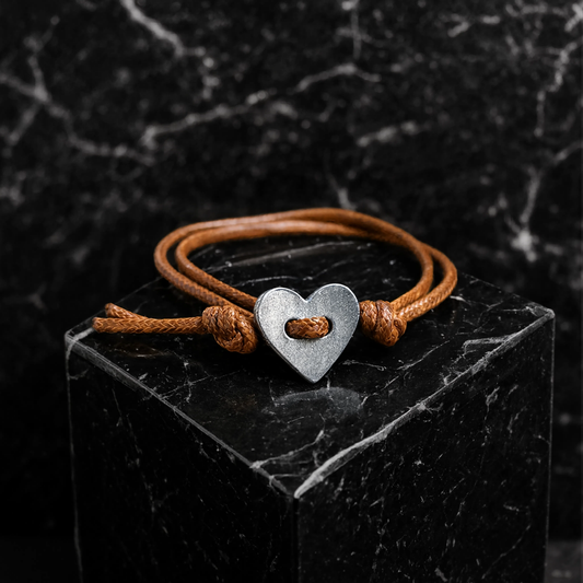 Amoura - Pulsera hecha a mano con símbolo del corazón