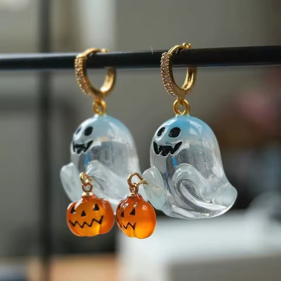 Pendientes espeluznantes de truco o estilo