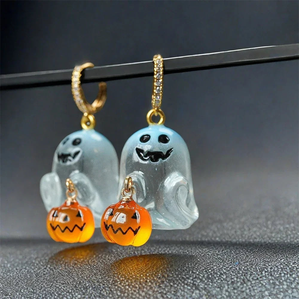 Pendientes espeluznantes de truco o estilo