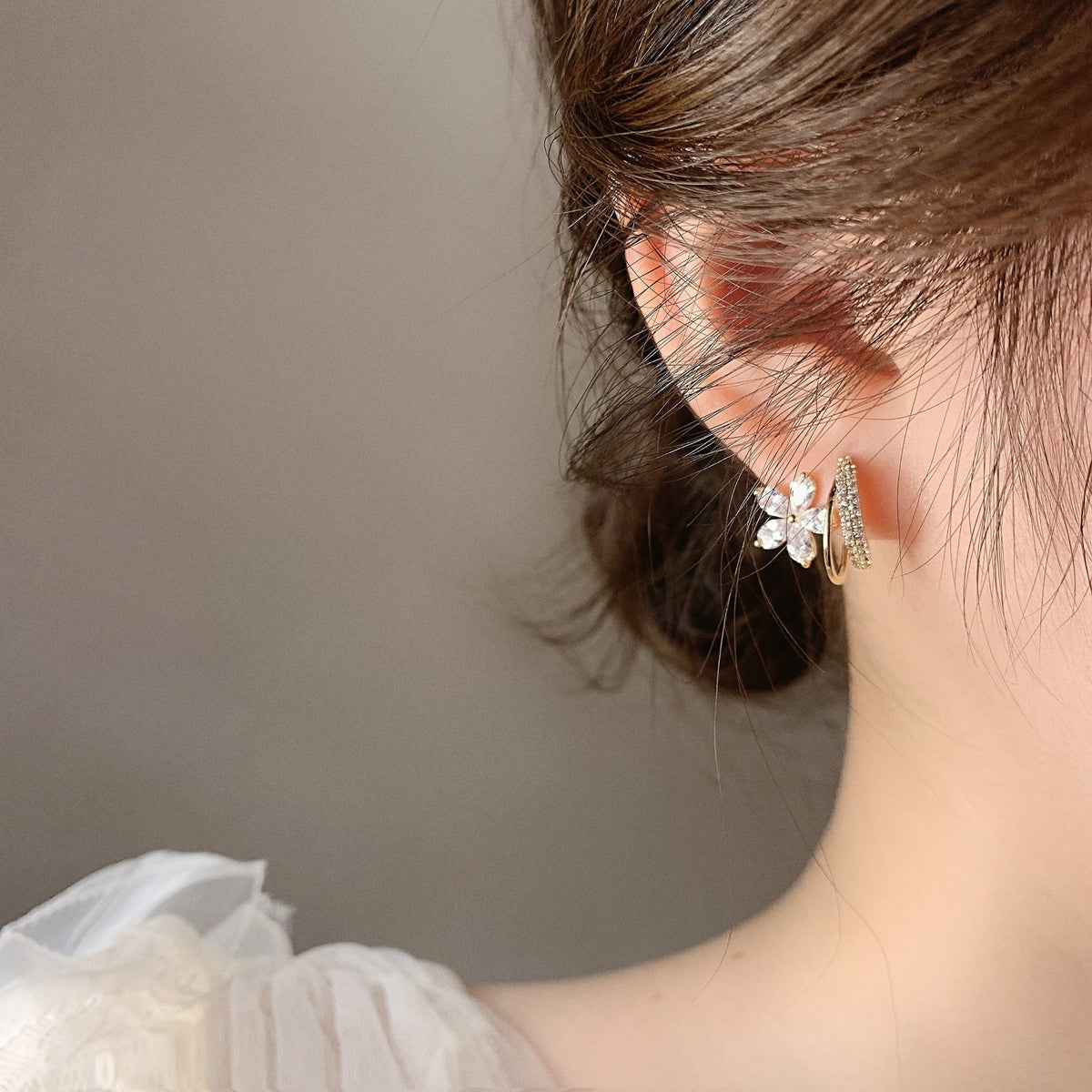 Florelle – Pendientes florales con detalle brillante