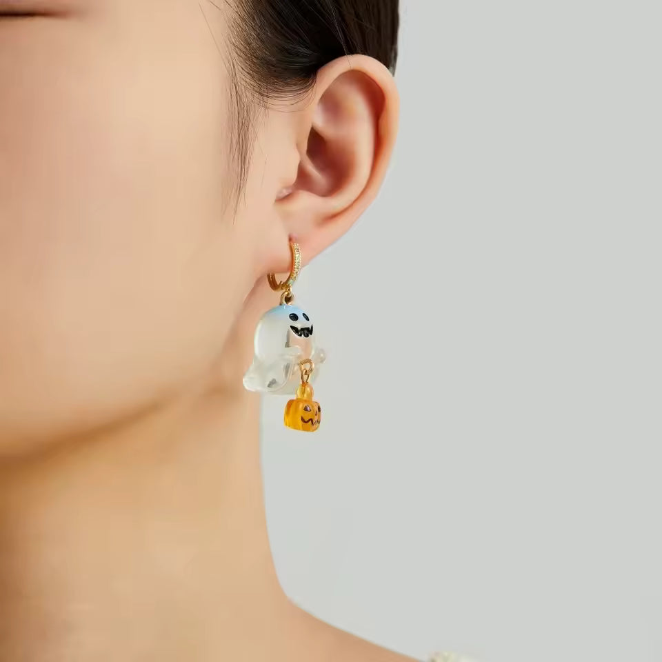 Pendientes espeluznantes de truco o estilo