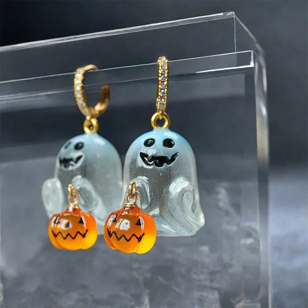 Pendientes espeluznantes de truco o estilo