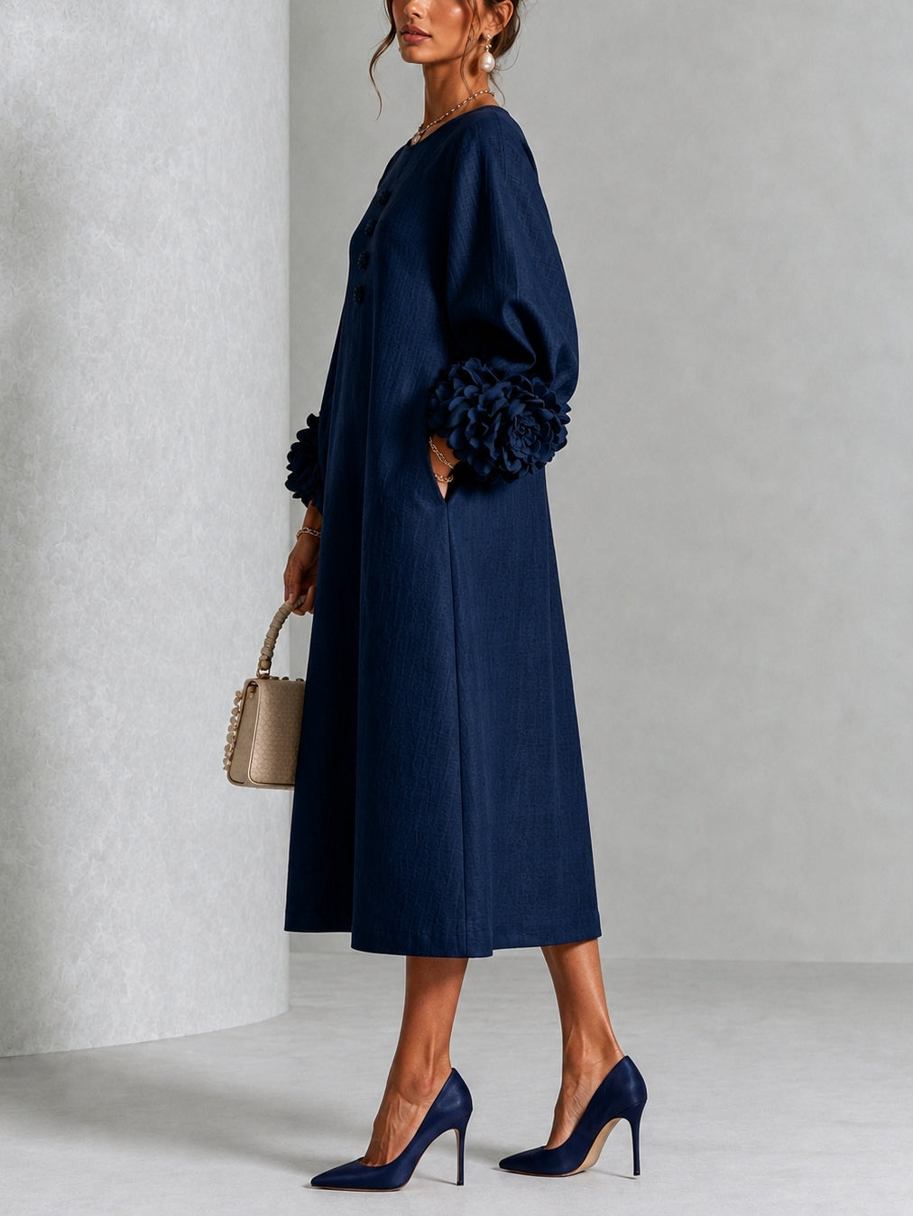 Carla | Vestido Midi con Botones de Flor y Mangas Abullonadas