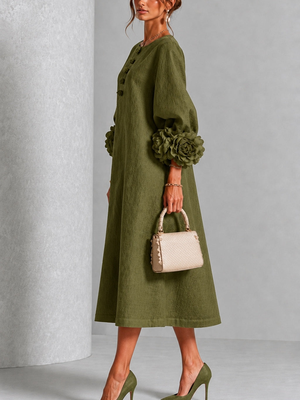 Carla | Vestido Midi con Botones de Flor y Mangas Abullonadas